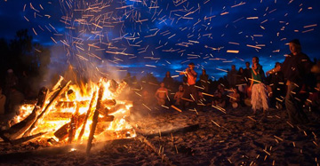 Kampvuur tijdens de nacht van buunderkamp